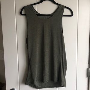 Lululemon men’s workout tank - size M